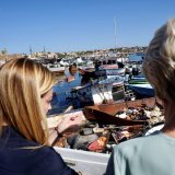 Giorgia Meloni (à gauche) s'est rendue dimanche à Lampedusa avec la présidente de la Commission européenne Ursula von der Leyen (à droite).